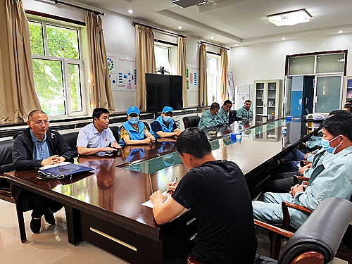 圖為師公共法律服務(wù)中心工作人員走訪轄區(qū)企業(yè)召開座談會.jpg