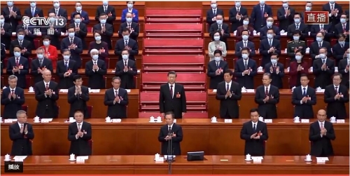 新當(dāng)選的國家主席、中央軍委主席習(xí)近平進(jìn)行憲法宣誓.jpg