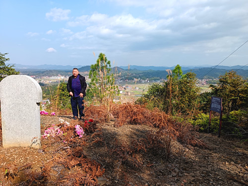 2025年3月2日 湖南省邵東市靈官殿鎮(zhèn)大棠村石獅堂貧苦山烈士墓_副本.jpg